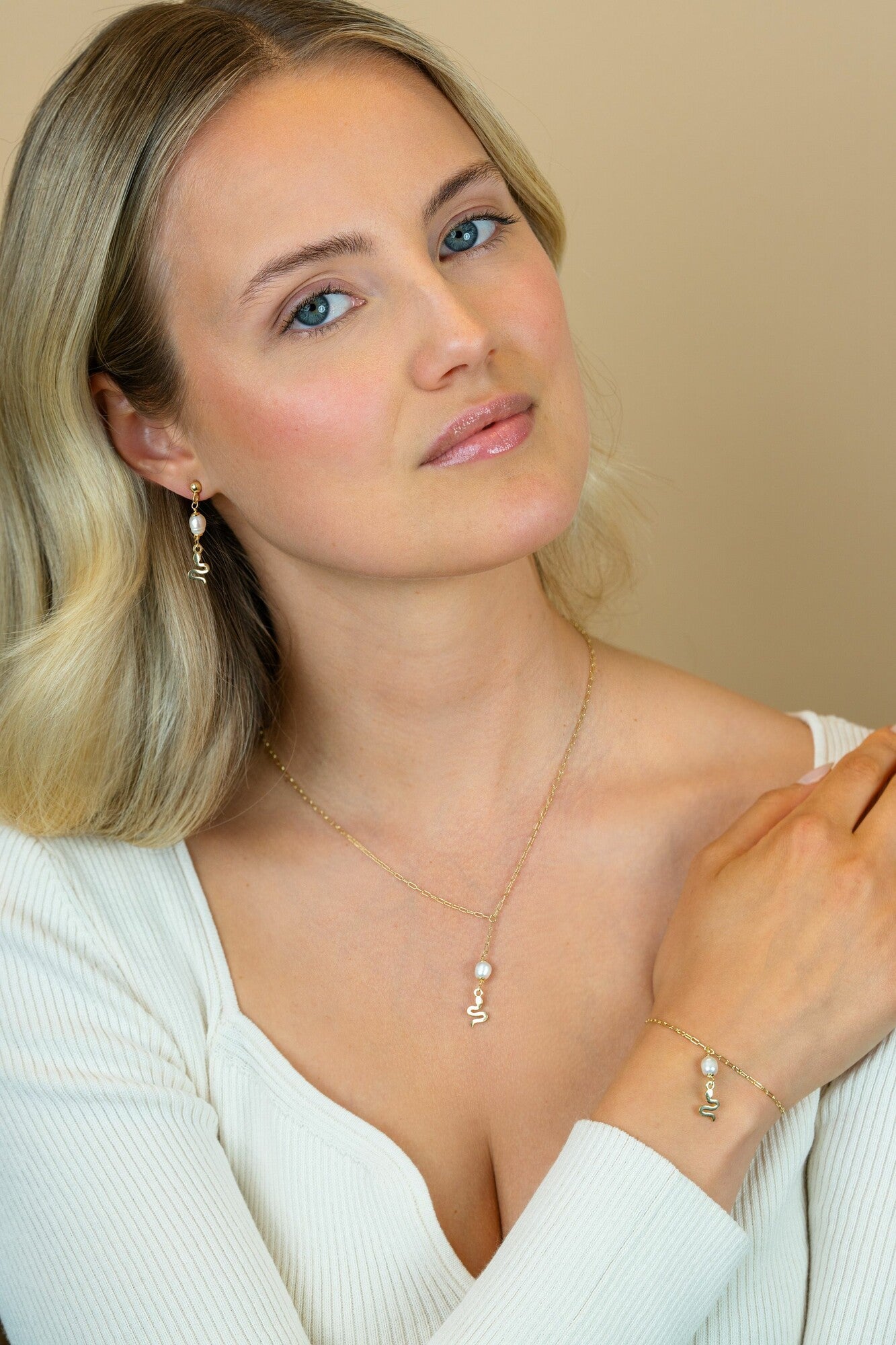 Aurrelia | Serpent Pearl Paperclip Bracelet